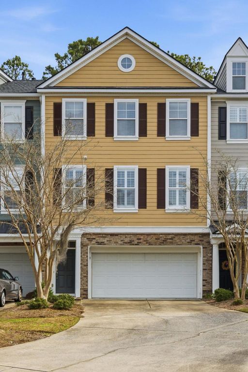 Image 6 of property listing at 124 Palm Cove Way, Mount Pleasant, SC 29466