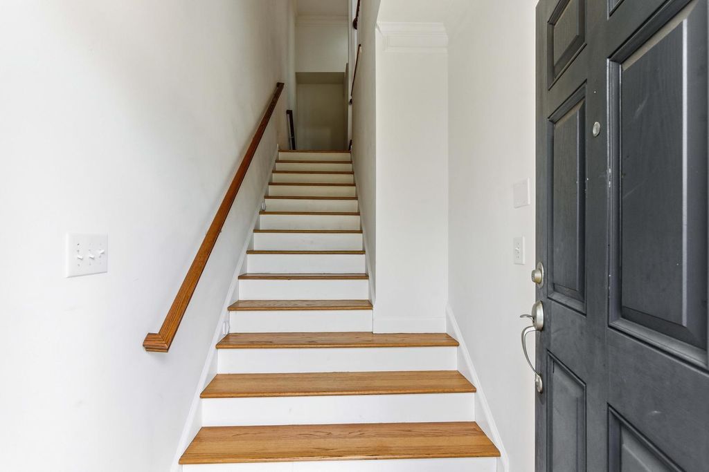 Image 8 of property listing at 124 Palm Cove Way, Mount Pleasant, SC 29466