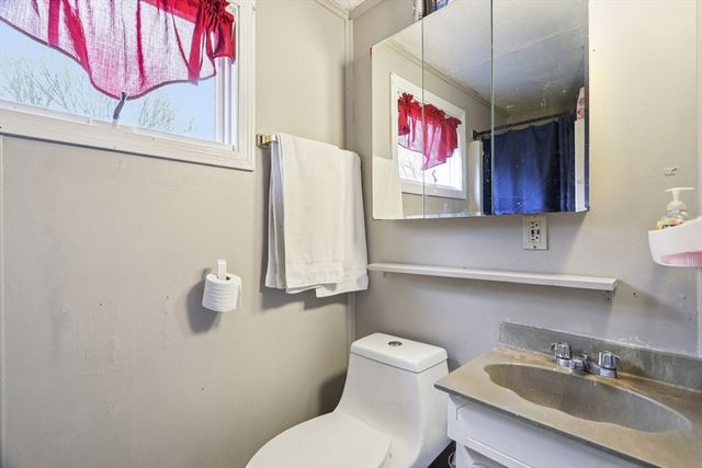 6 Idalla Ave, Worcester, MA 01606