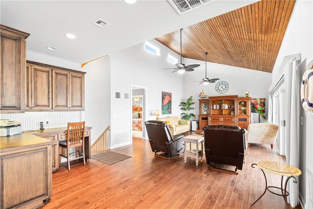 110 Bayshore Dr, Ingleside On The Bay, TX 78362