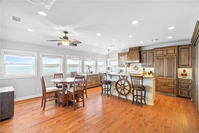 110 Bayshore Dr, Ingleside On The Bay, TX 78362