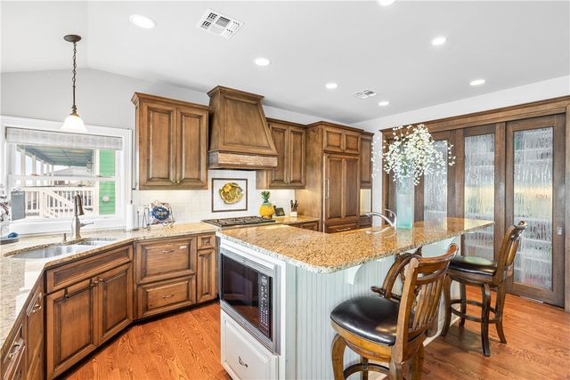 110 Bayshore Dr, Ingleside On The Bay, TX 78362