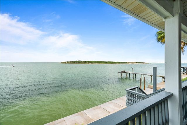 110 Bayshore Dr, Ingleside On The Bay, TX 78362