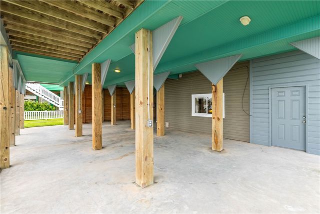 110 Bayshore Dr, Ingleside On The Bay, TX 78362