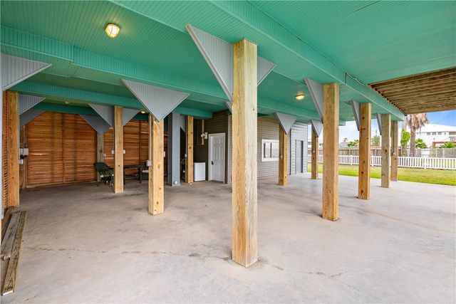 110 Bayshore Dr, Ingleside On The Bay, TX 78362