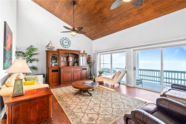 110 Bayshore Dr, Ingleside On The Bay, TX 78362