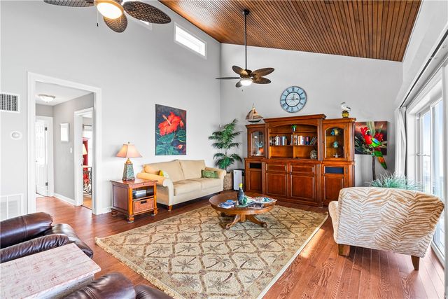 110 Bayshore Dr, Ingleside On The Bay, TX 78362