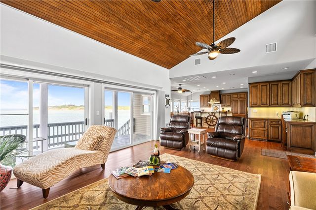 110 Bayshore Dr, Ingleside On The Bay, TX 78362