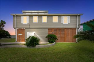 110 Bayshore Dr, Ingleside On The Bay, TX 78362