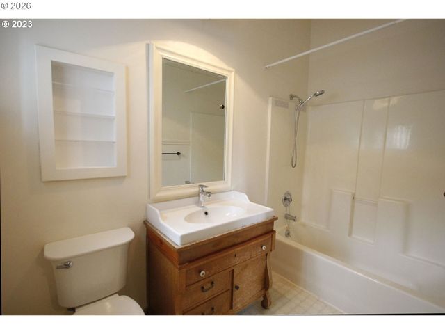 8415 Se 17TH Ave, Portland, OR 97202