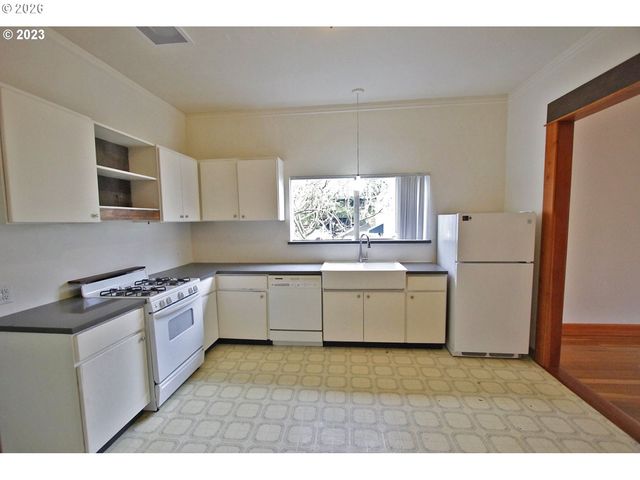 8415 Se 17TH Ave, Portland, OR 97202