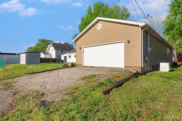 404 Washington Avenue, East Alton, IL 62024