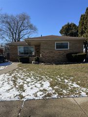 23181 Parklawn Street, Oak Park, MI 48237