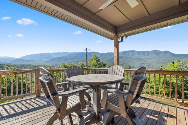904 Pine Cone Way, Gatlinburg, TN 37738