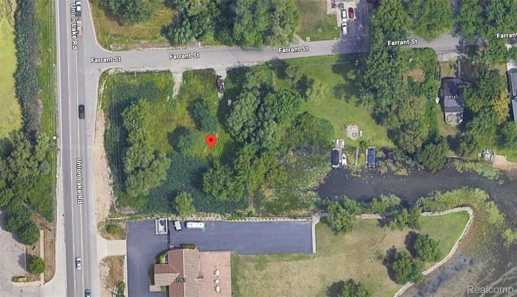 8185 Farrant Street, Commerce Charter Township, MI 48382