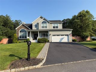 2 Jane Street, Miller Place, NY 11764