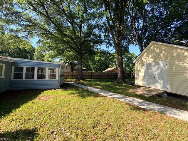 1309 Sparrow RD, Chesapeake, VA 23325