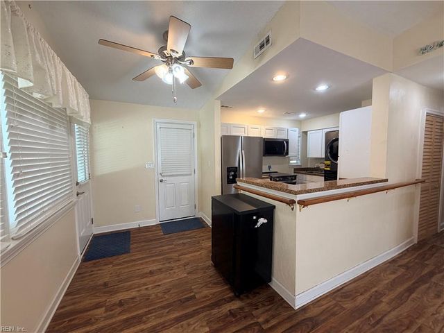 1309 Sparrow RD, Chesapeake, VA 23325