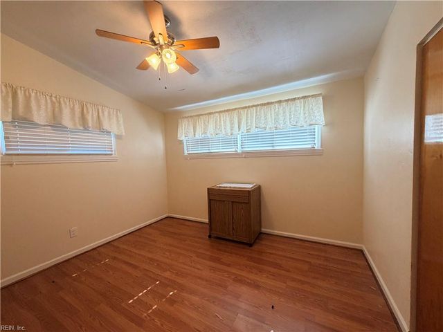 1309 Sparrow RD, Chesapeake, VA 23325