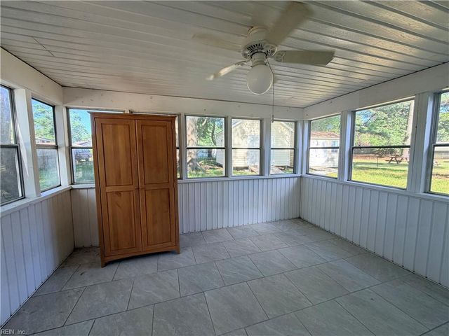1309 Sparrow RD, Chesapeake, VA 23325