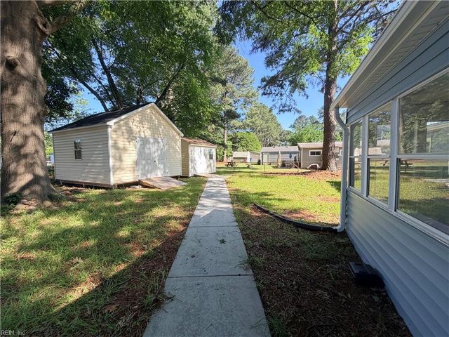 1309 Sparrow RD, Chesapeake, VA 23325
