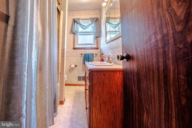 4352 RUTH RD, Emmaus, PA 18049