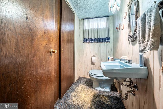 4352 RUTH RD, Emmaus, PA 18049