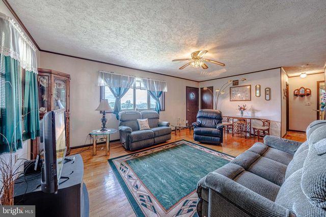 4352 RUTH RD, Emmaus, PA 18049