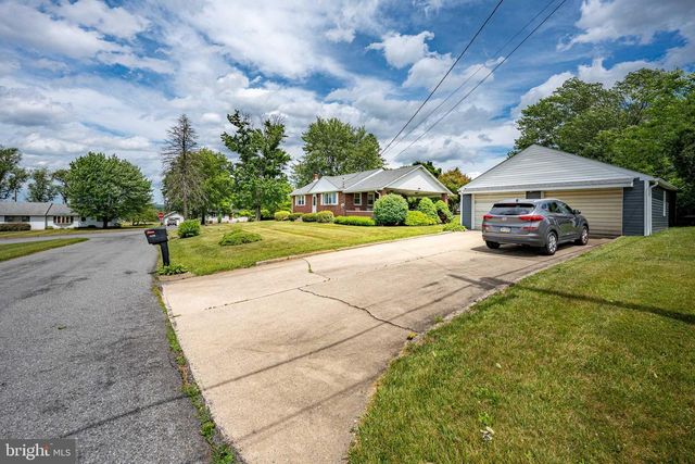 4352 RUTH RD, Emmaus, PA 18049