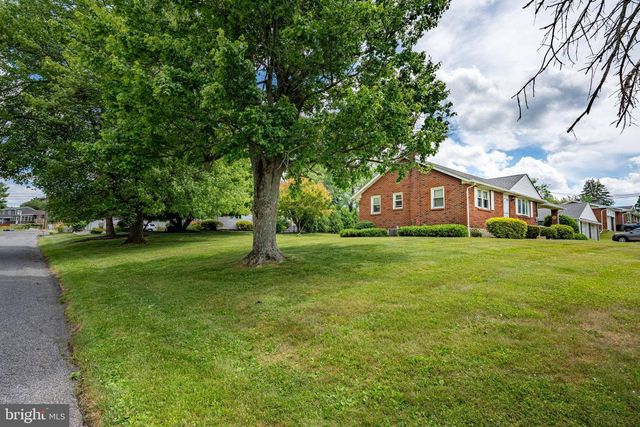 4352 RUTH RD, Emmaus, PA 18049