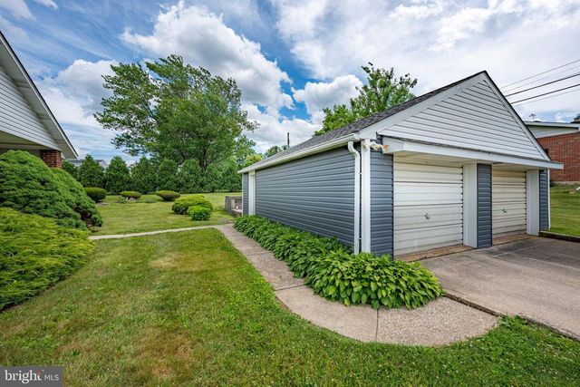 4352 RUTH RD, Emmaus, PA 18049