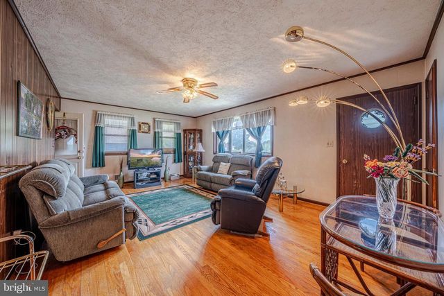 4352 RUTH RD, Emmaus, PA 18049