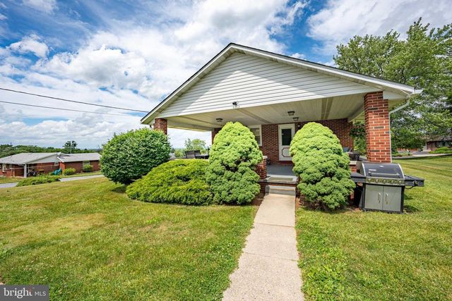 4352 RUTH RD, Emmaus, PA 18049