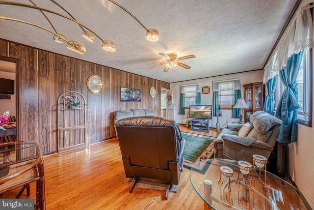 4352 RUTH RD, Emmaus, PA 18049
