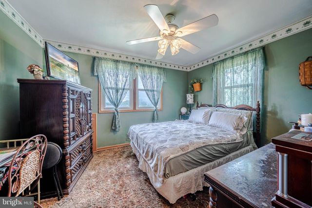 4352 RUTH RD, Emmaus, PA 18049