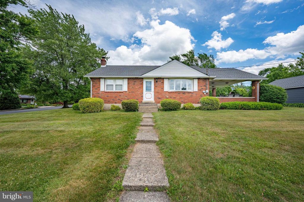 4352 RUTH RD, Emmaus, PA 18049