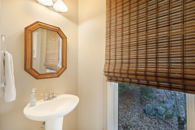 2046 Lakeshore Dr, Monteagle, TN 37356