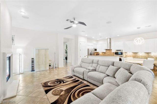 7263 Pinfeather Way, North Las Vegas, NV 89084