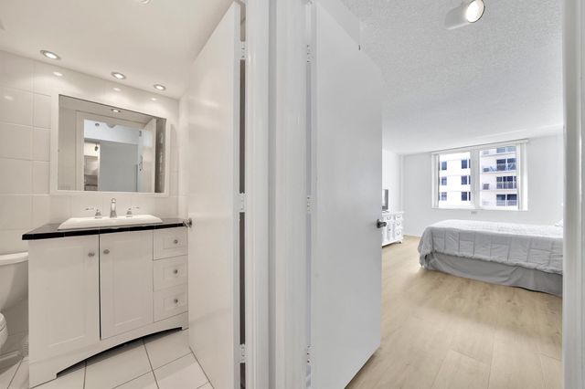 3215 S Ocean Boulevard 707, Highland Beach, FL 33487