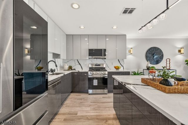 163 Kipp Ave A, Elmwood Park Boro, NJ 07407