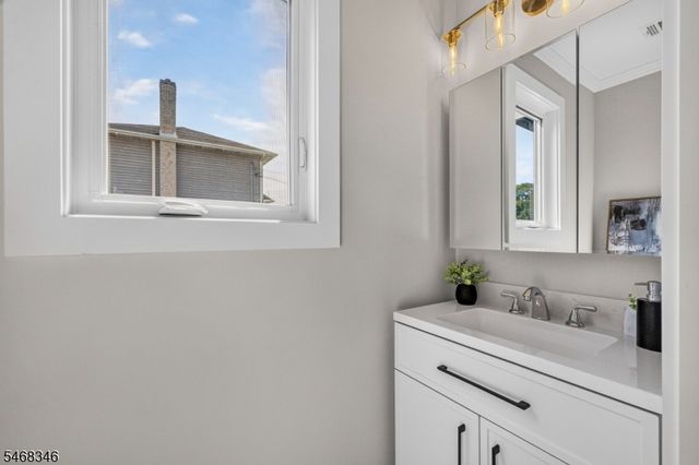 163 Kipp Ave A, Elmwood Park Boro, NJ 07407