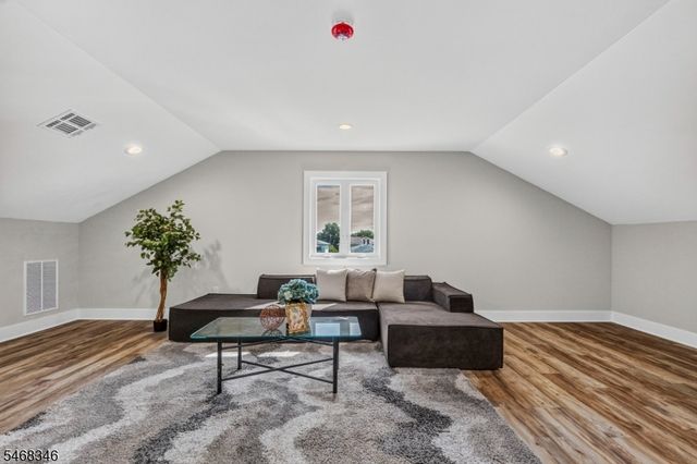 163 Kipp Ave A, Elmwood Park Boro, NJ 07407