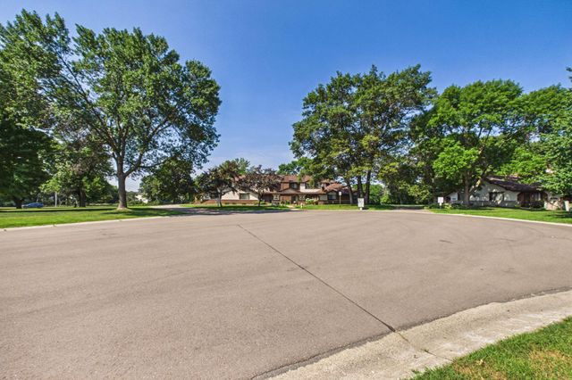 46 125th Lane NW, Coon Rapids, MN 55448