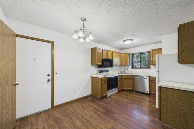 46 125th Lane NW, Coon Rapids, MN 55448