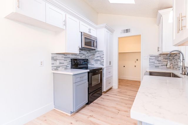 3725 Eddy Avenue, Clovis, CA 93612