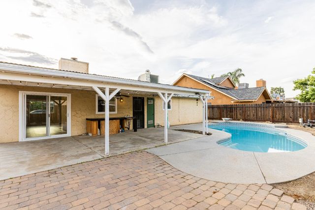 3725 Eddy Avenue, Clovis, CA 93612