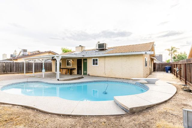 3725 Eddy Avenue, Clovis, CA 93612