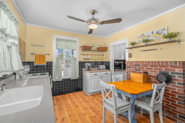 42 Fayette Pl, Taunton, MA 02780