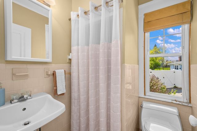 42 Fayette Pl, Taunton, MA 02780