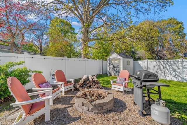42 Fayette Pl, Taunton, MA 02780